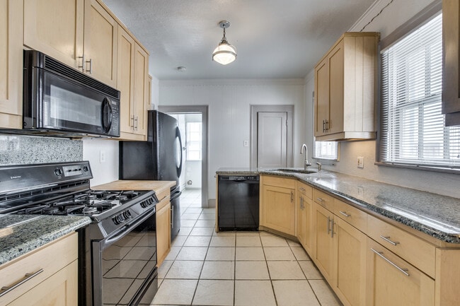 Building Photo - Rare & Classic Oak Lawn House | Great Location | Huge Backyard