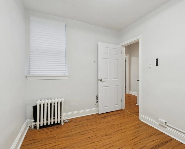 Building Photo - 2828 Winton St