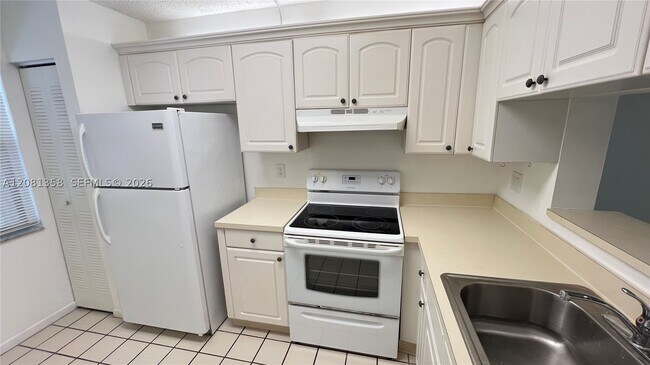 Building Photo - 1290 S Military Trail