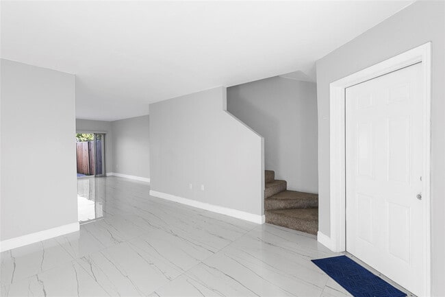 Building Photo - 5925 SW 36th Ct