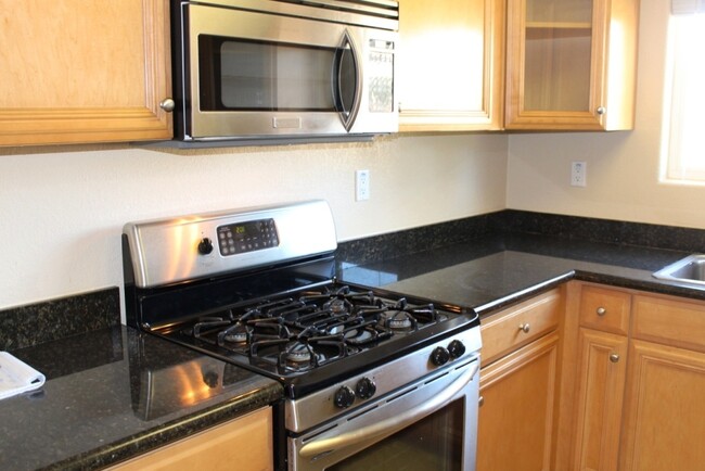 Building Photo - 1Bed/1Bath Condo in Oceanside~ Los Morros ...