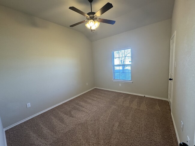 Building Photo - Wonderful 3 bedroom 2 bath in Lakewood Sub...