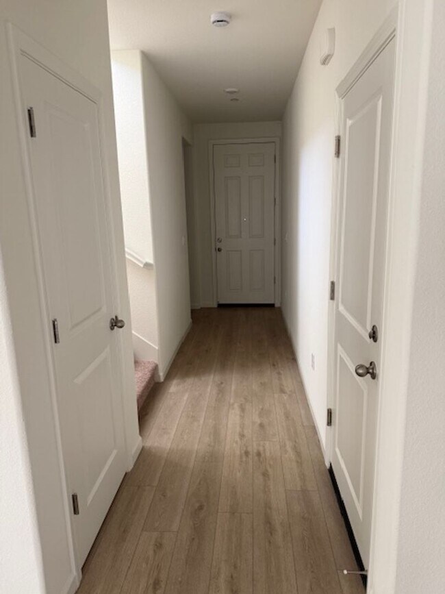 Building Photo - Beautiful 2 Story Home Ready To Be Home!