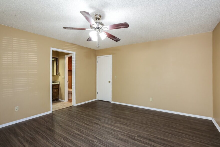 Building Photo - 9713 Hummingbird Ln