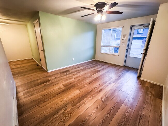 Building Photo - 220 E 8th Ave