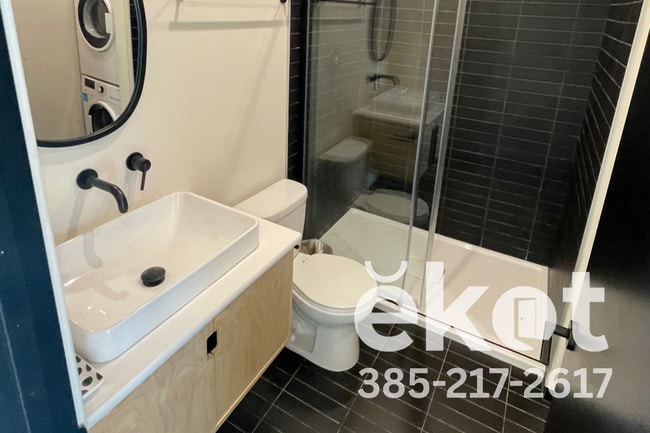 Building Photo - 613 Emery St W