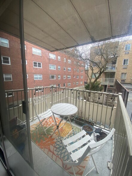 Building Photo - 123 Sewall Ave