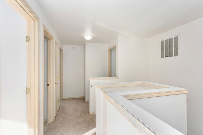Building Photo - Spacious 3 Bed, 2 Bath Home with Garage & Large Yard in Puyallup!