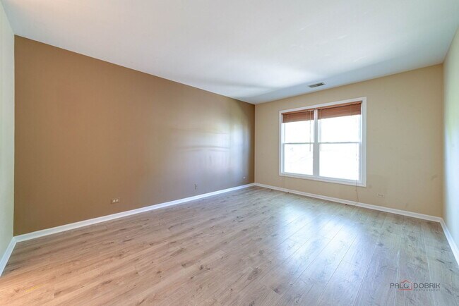 Building Photo - 305 Satinwood Terrace