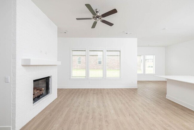 Building Photo - 2832 S Zinc Ave