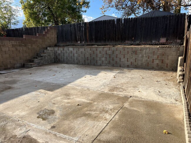 Building Photo - 3 BR 2 BA in Lake Elsinore $2395/month