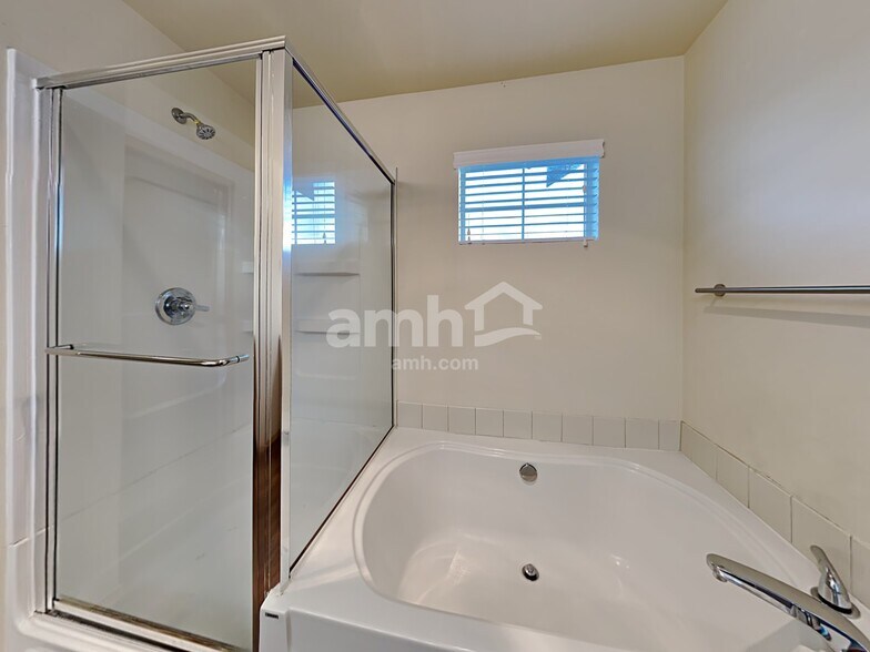 Building Photo - 6215 Park St E