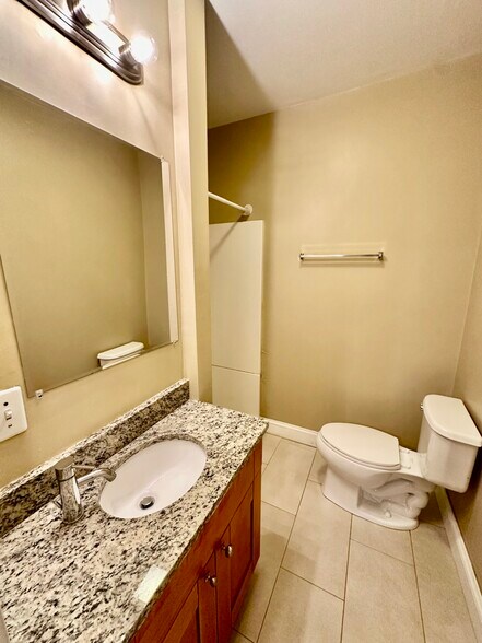 Building Photo - 76 Egmont St
