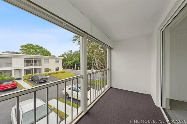 Building Photo - 6449 Bay Club Dr