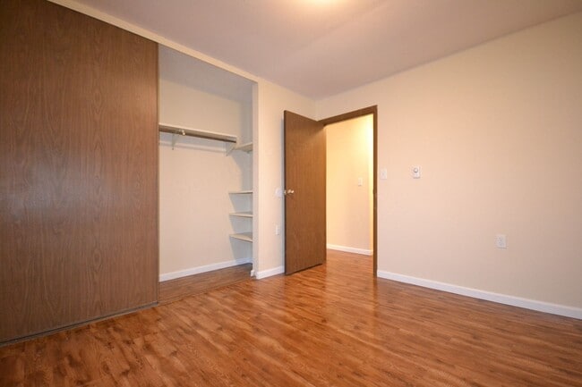 Building Photo - Longton Apartments