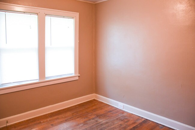 Building Photo - Stunning 3 Bed 1 Bath Home