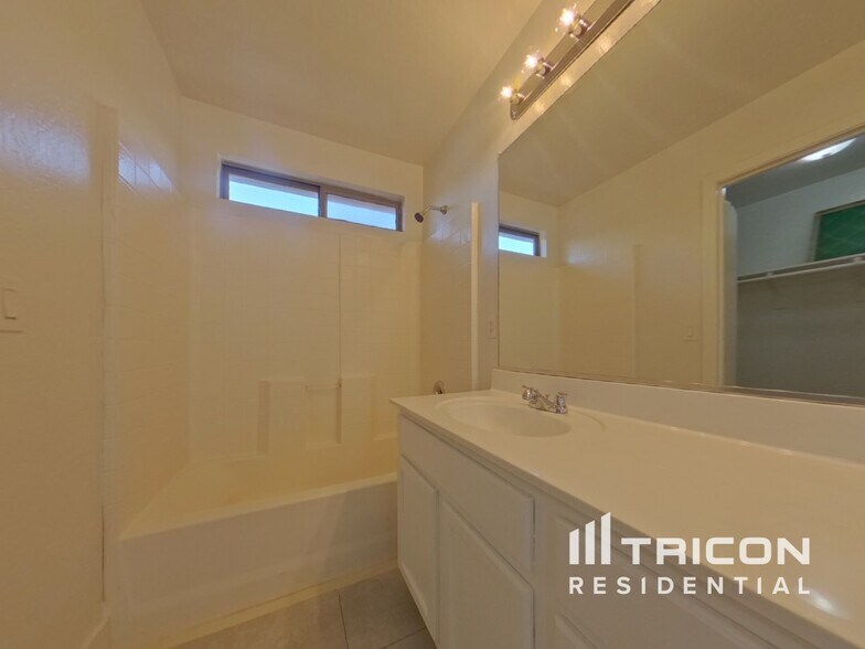 Building Photo - 3361 S 98th Ln