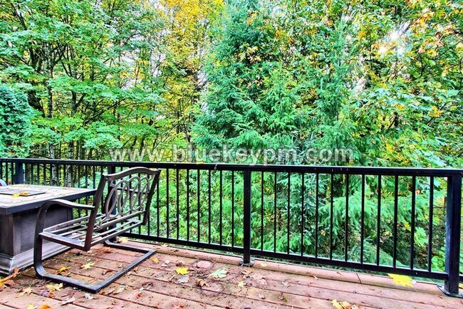 Building Photo - 5 Bedroom, 3.5 Bathrooms on a Culdesac, Wa...