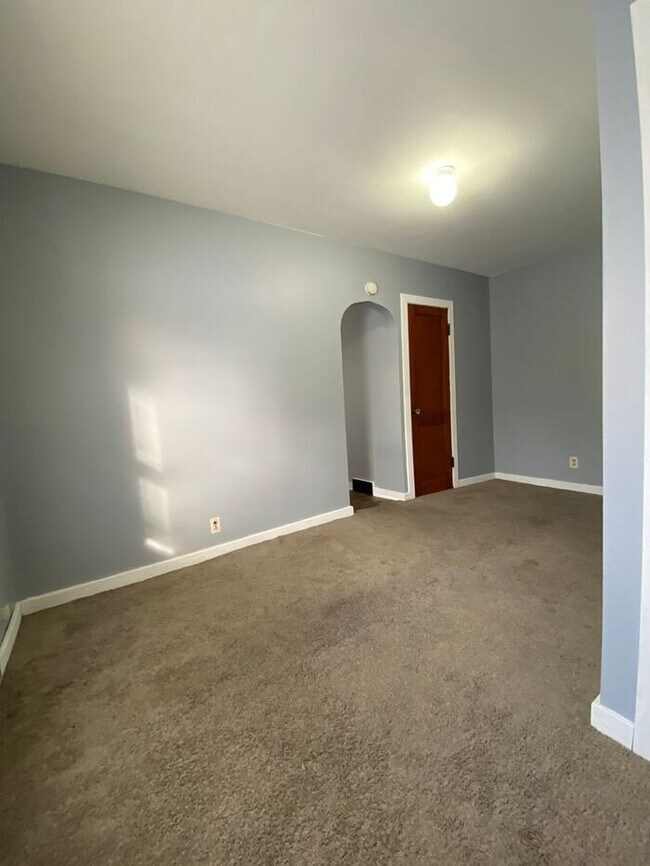 Building Photo - Studio Apartment in Dowagiac