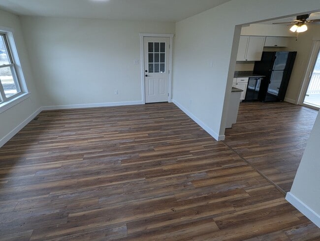 Building Photo - Fully Renovated 3 Bedroom Ranch