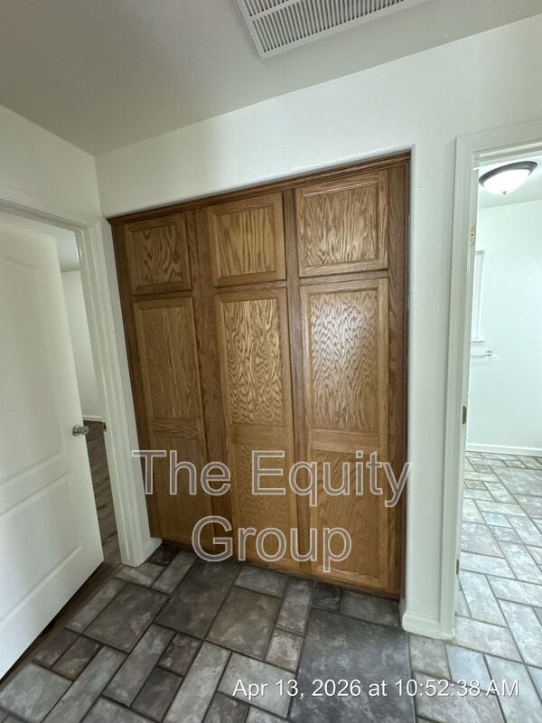 Building Photo - 1923 E Academy Ave