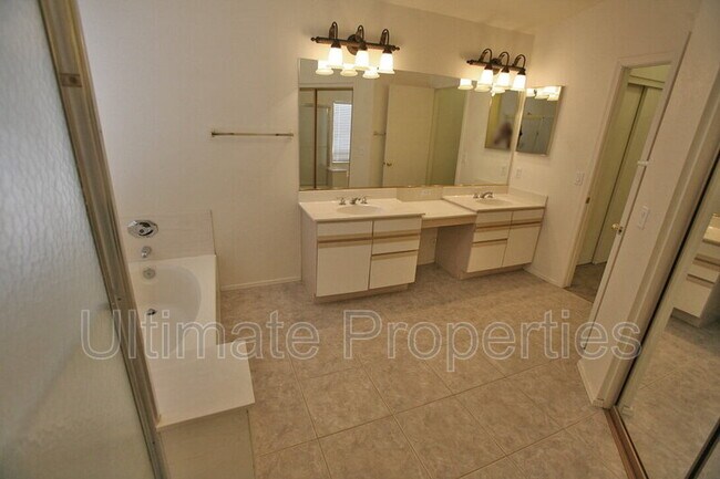 Building Photo - 12107 N 79th Dr