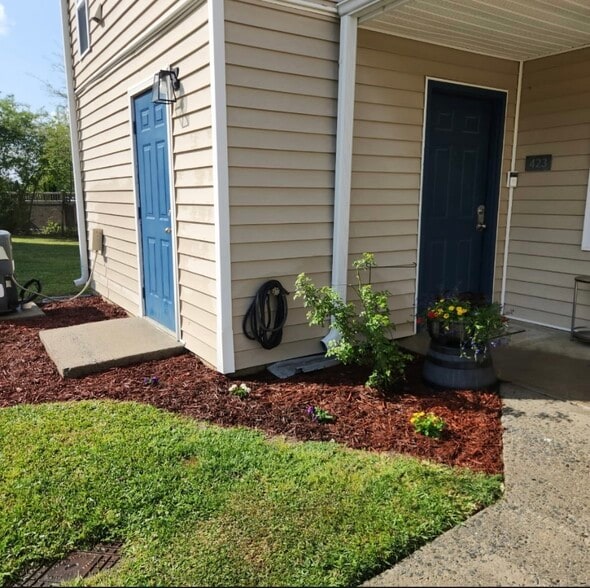 Building Photo - Wedgewood Arms Apartments