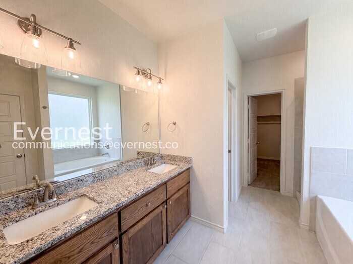Building Photo - 866 Freedom Cir
