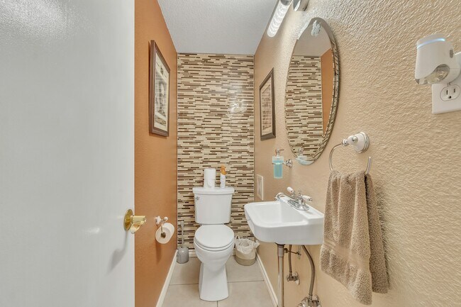 Building Photo - 10240 Potomac St