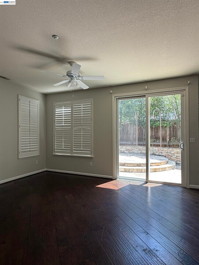 Building Photo - 1336 Tiffany Dr