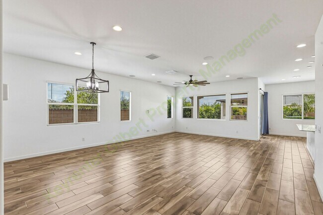 Building Photo - Stunning Gilbert Home Located in the Beautiful Belrose Gated Community!