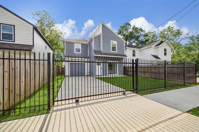 Building Photo - 9713 Beckley St
