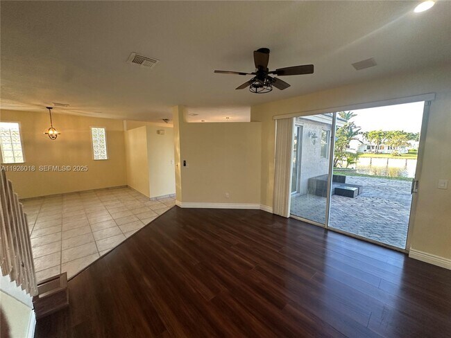 Building Photo - 6839 NW 69th Ct