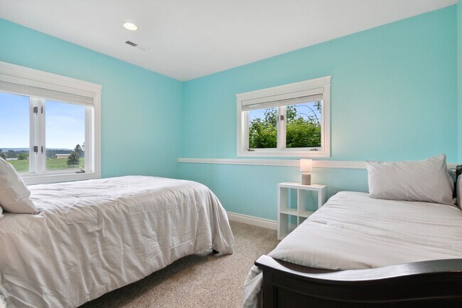 Building Photo - 5-bedroom, 3-bathroom furnished home in Kalispell, Montana!