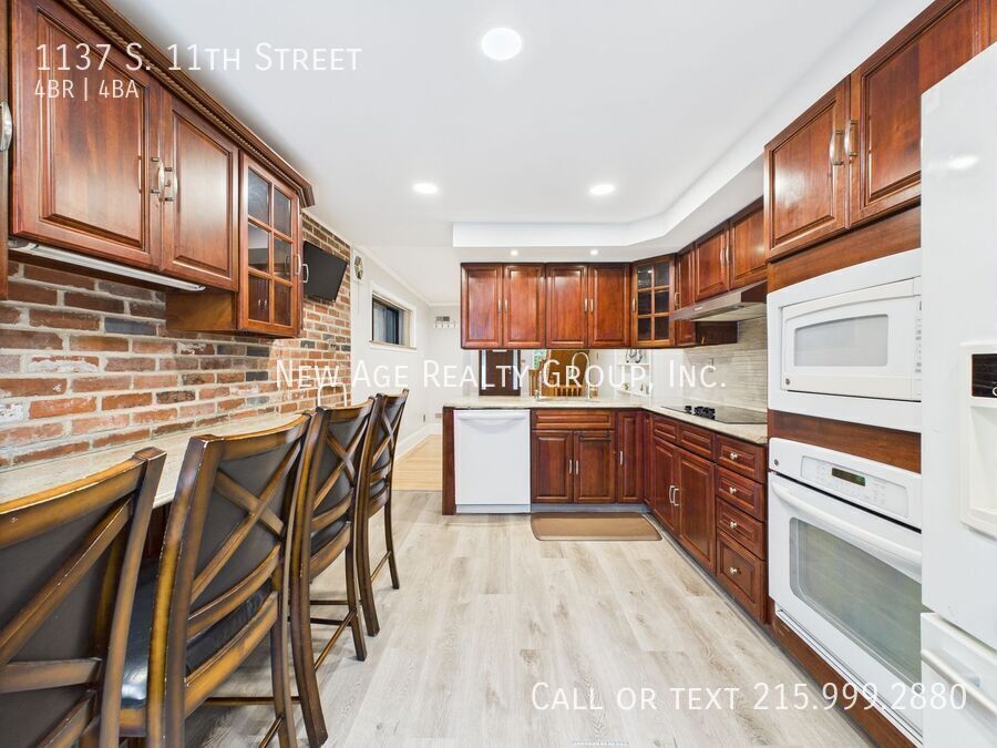 Building Photo - 1137 S 11th St
