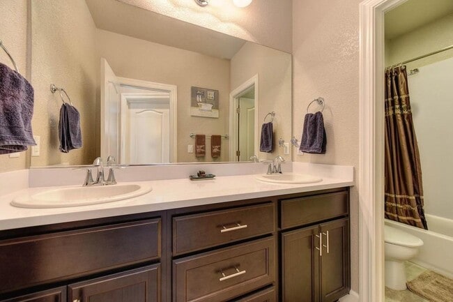 Building Photo - 5019 Verona Dr