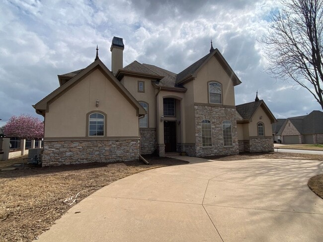 Building Photo - Broken Arrow Schools-Gated Community!