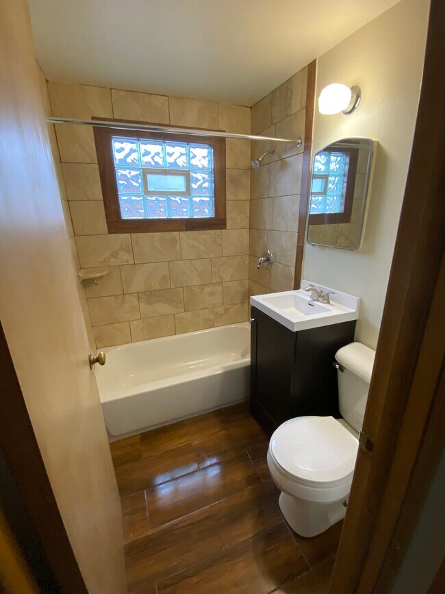 Bathroom - 4944 W Forest Home Ave