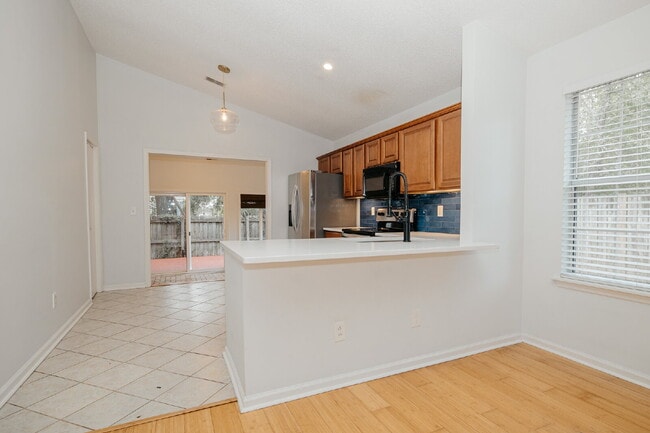 Building Photo - Charming 3-Bedroom Home with Hardwood Floors in Shadowmoss