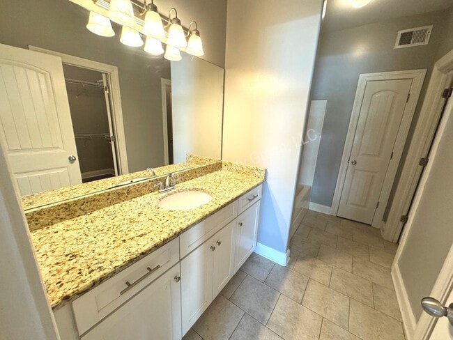 Building Photo - 4BD/4.5BA FOR RENT