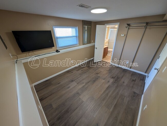 Building Photo - Beautiful 4-Bedroom Split-Level Home with ...