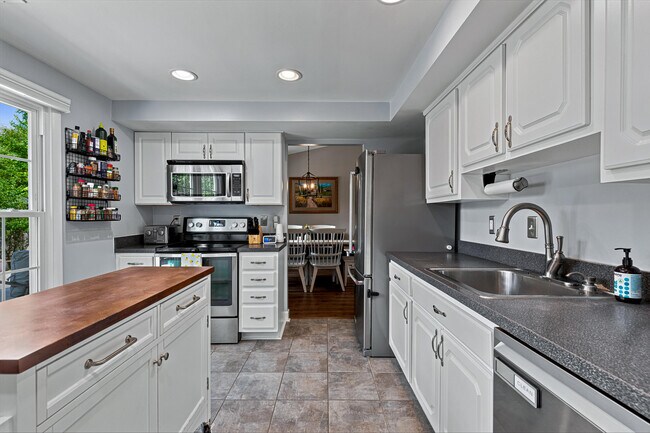 Building Photo - 12728 Builders Rd