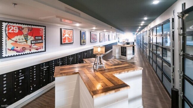 Building Photo - 812 Inverness Ave