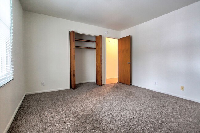 Building Photo - Holland Northside Two Bedroom