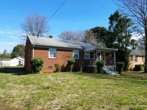 Building Photo - 2117 Hunter St