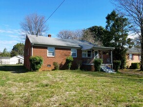 Building Photo - COMING SOON-Adorable 3 bedroom 1 bath house for Rent!