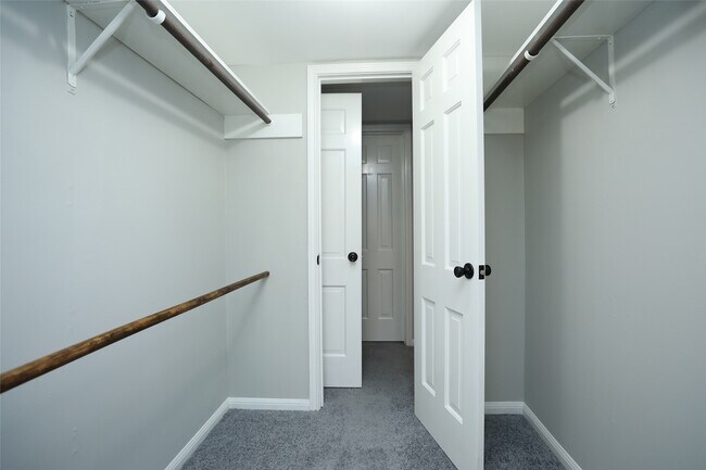 Building Photo - 5370 Brownway St