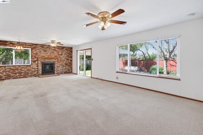 Building Photo - 1450 Kolln St