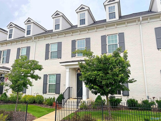 Building Photo - 531 Town Madison Blvd