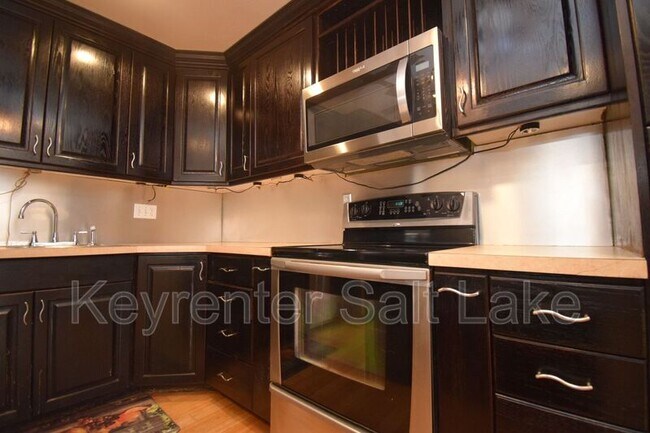 Building Photo - 616 Beynon Ct